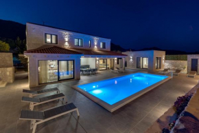 NEW! Stylish Villa Neven with 44sqm heated private pool, 4 en-suite bedrooms, 2 living and dining areas, wine cellar